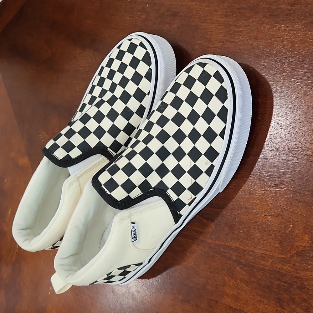 Vans off the wall checkered shoes youth size 3.